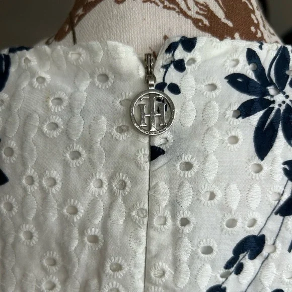 Tommy Hilfiger women’s navy and white floral eyelet lace dress size 8 - Picture 5 of 10